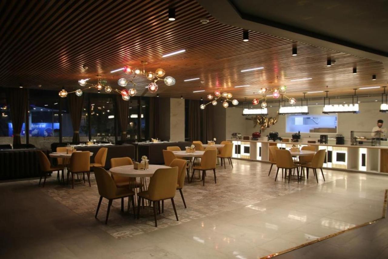 Udman Hotel Grander Noida Exterior foto