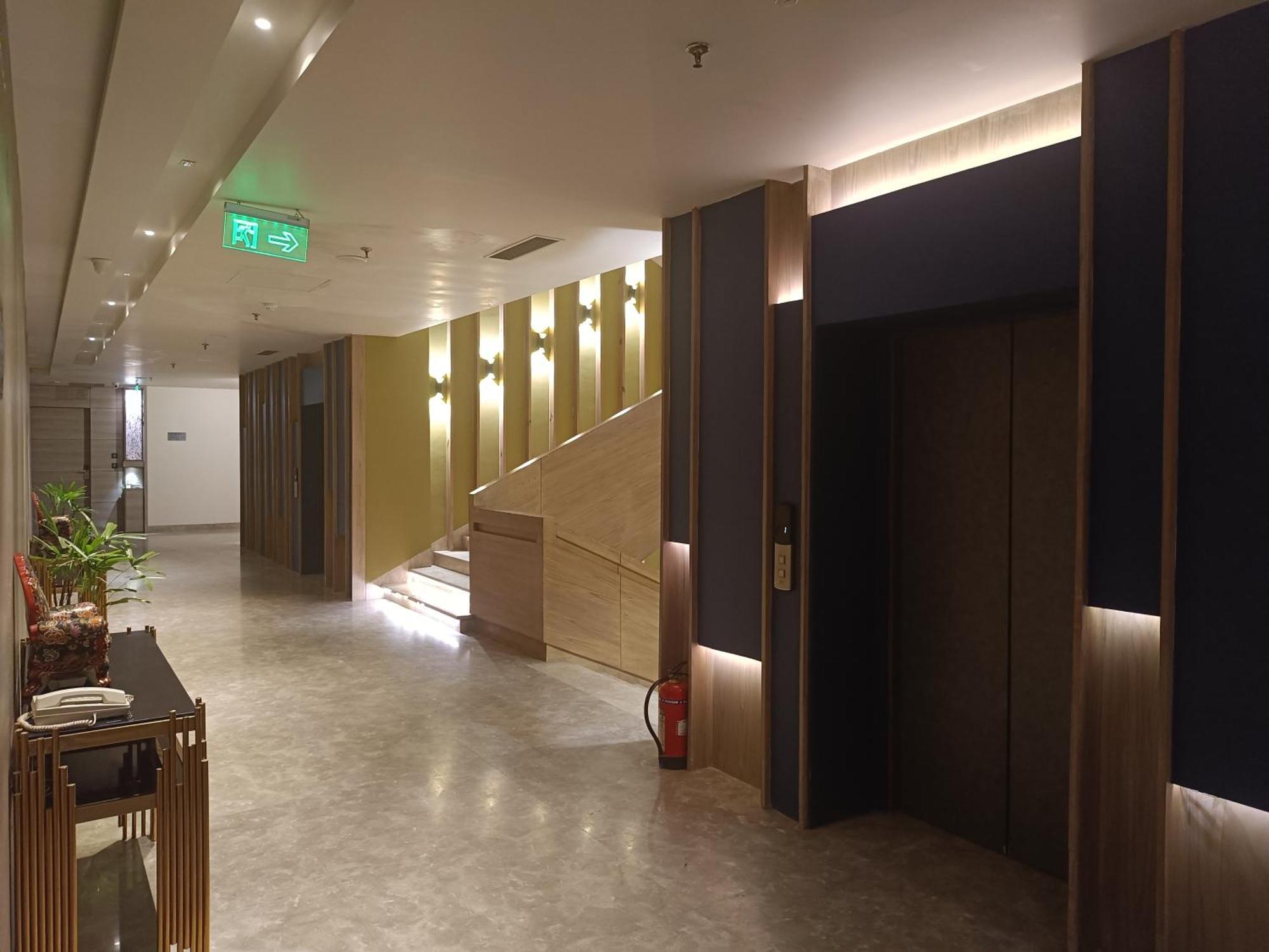 Udman Hotel Grander Noida Exterior foto