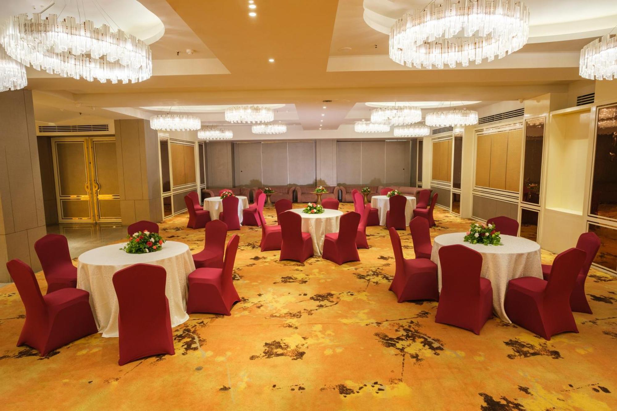 Udman Hotel Grander Noida Exterior foto